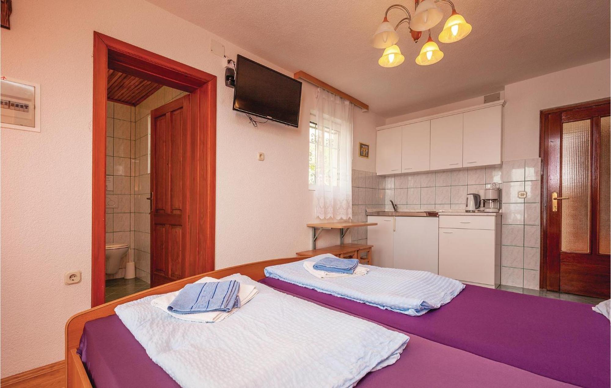 Nice Apartment In Crikvenica With Kitchen Luaran gambar