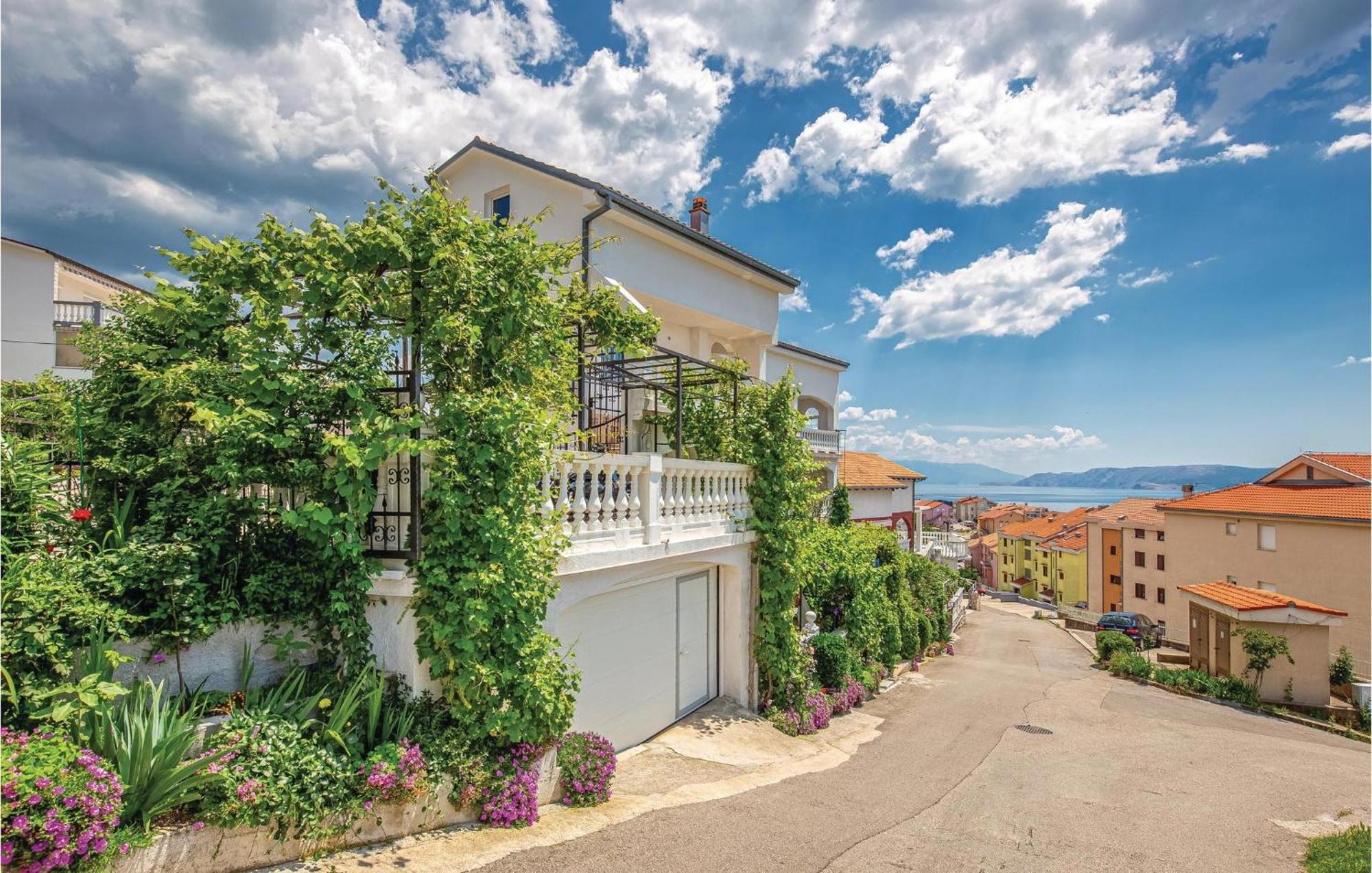 Nice Apartment In Crikvenica With Kitchen Luaran gambar