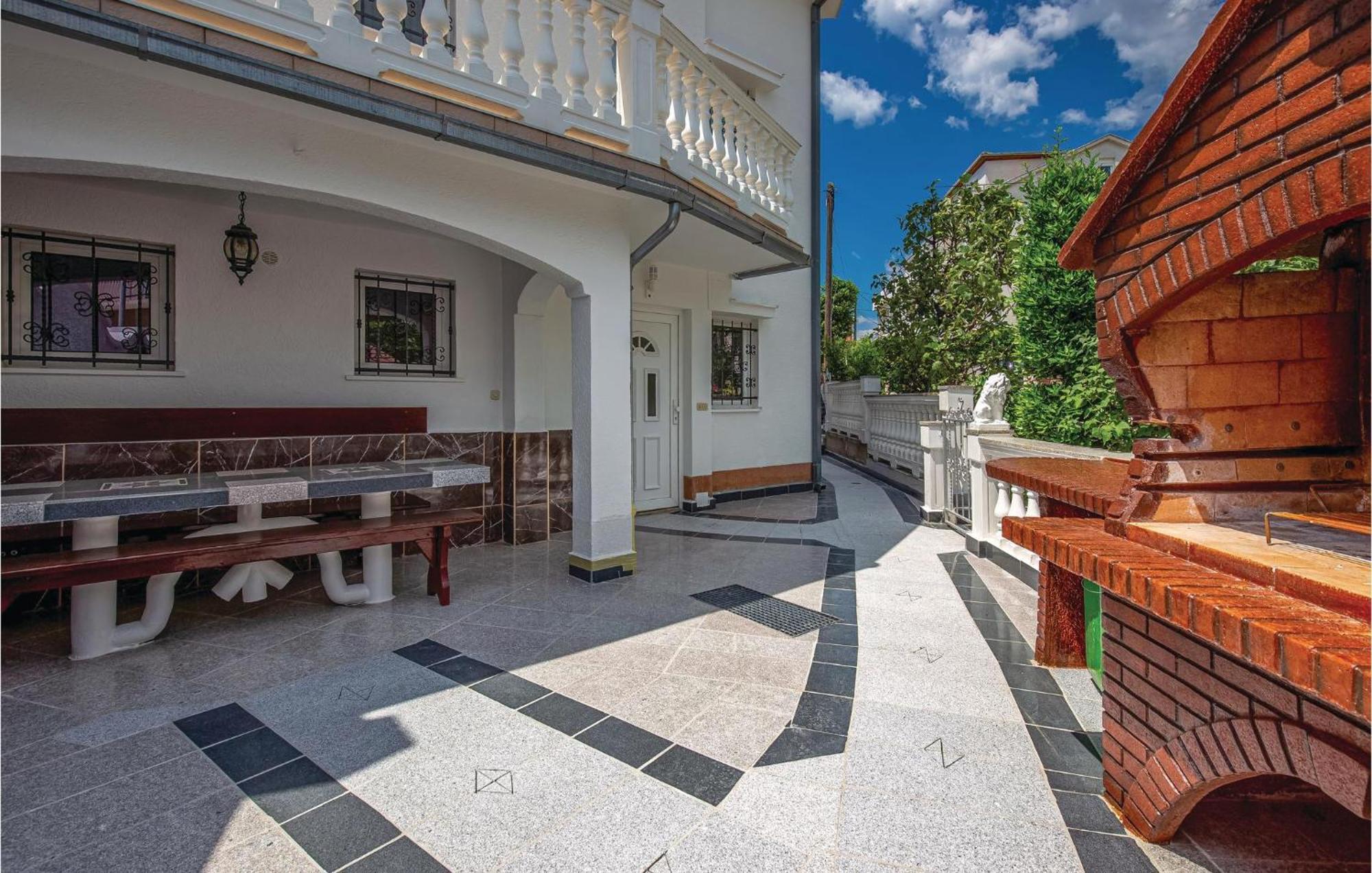 Nice Apartment In Crikvenica With Kitchen Luaran gambar