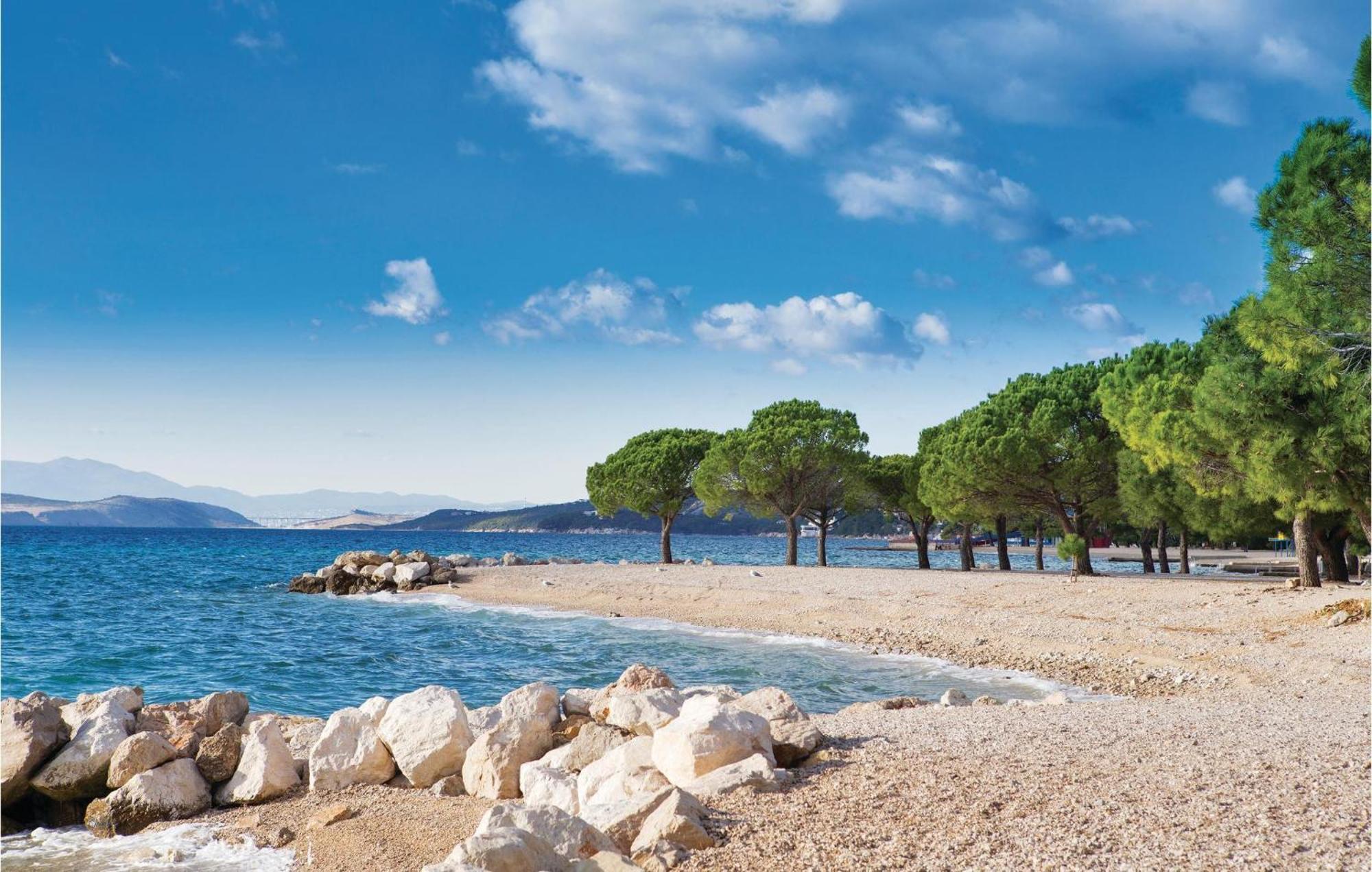 Nice Apartment In Crikvenica With Kitchen Luaran gambar