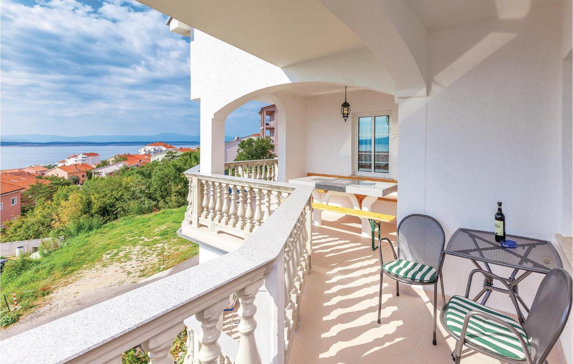 Nice Apartment In Crikvenica With Kitchen Luaran gambar